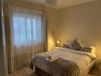 B&B Letterkenny - Letterkenny Three Bedroom Town Centre Apartment - Bed and Breakfast Letterkenny