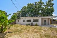 3 bedroom House with Renovated kitchen and bath! - Bed and Breakfast