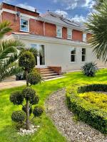 Osmund House, Salisbury Sleeps up to 19 - Bed and Breakfast Salisbury