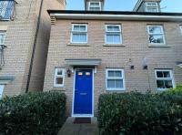 B&B Wellingborough - Modern TownHouse - 3 bed 2.5 bath 2 Private Gated Parking - Bed and Breakfast Wellingborough