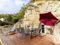 Gîte troglodyte unique avec jacuzzi, billard et jardin, près de Doué La Fontaine et Saumur - FR-1-622-69 - Bed and Breakfast Les Ulmes