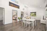 Tropical 2-bedroom Guesthouse, Pool, Sauna - B&B Tanah Merah