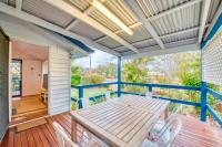 B&B Bargara - Sandy Feet Cottage - Bed and Breakfast Bargara