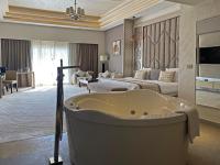 Romance Jacuzzi Suite 