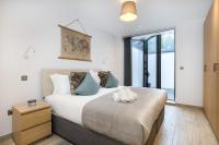 Luxurious 2 King-size bed flat with Patio - B&B