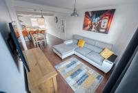 2 Bedroom Bungalow with Garden and Parking - B&B