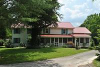 Charming Farmhouse on working Red Haven Farm - B&B