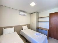 Apartment with Pool View