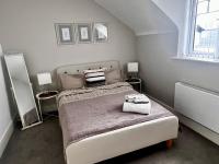 B&B Reading - Lakeside LUX bedroom with parking, M4 Jct 11, next to train station - Bed and Breakfast Reading