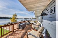 Boat, Fish and Swim Waterfront Fox Lake Gem! - B&B