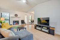 B&B Austin - Austin Home with Community Pool and Lake Park! - Bed and Breakfast Austin