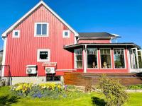 Scandinavian Villa near Sea with Sauna 4BR - B&B Söderhamn