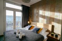 Plac Konstytucji 6 Orange - Apartament dla 4 osób - Bezpłatny parking - Free parking - piękny widok na panoramę Warszawy - B&B