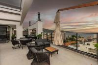 Villa Francione 406 – Loft de Alto Padrão com Piscina no Rooftop e Vista Panorâmica, a Poucos Metros do Mar em Bombas. - B&B