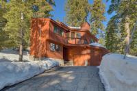 Big John at Alpine Meadows by Tahoe Getaways - Mountain Views, Cozy Fireplace, Shuttle to Slopes! - B&B Alpine Meadows