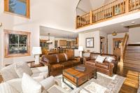 Caleb's Getaway by Tahoe Getaways at Old Greenwood- 3BR w Bonus Room, Pets Welcome & Ski Shuttle! - Chambres d'hôtes Truckee