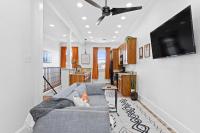 Sophisticated Salcedo Mid-city Living Balcony - B&B