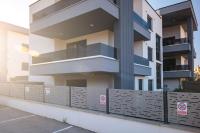 Comfortable 2 bedroom apartment Marina close to beach - Bed and Breakfast