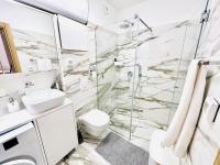 Gorgeous Apartment with Stunning Views - B&B