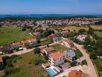 Villa Vita apartments & studios with common pool - B&B Valbandon