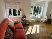 B&B New Barnet - Stylish, Peaceful 2-Bed Flat with Free Parking - Bed and Breakfast New Barnet