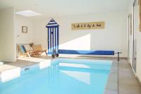 B&B Cléder - Villa de la plage des Amiets #piscine intérieure privée# les pieds dans l'eau - Bed and Breakfast Cléder