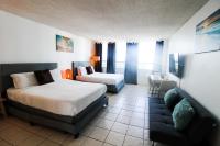 Castle 1205 Beachfront Studio with Free Parking, Beach Access, Pool, Tennis - B&B Miami Beach