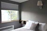 Zimmer mit Queensize-Bett und Gemeinschaftsbad