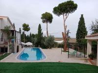 Alojamiento con piscina a 10 minutos de Puy du Fou Toledo - B&B Guadamur