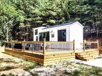 B&B Knoxville - Tiny Home Big Fun - Bed and Breakfast Knoxville