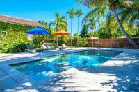 B&B Miami - 3 Bedrooms Miami Home with Pool and Summer Kitchen - Bed and Breakfast Miami