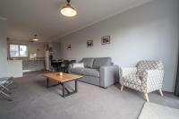 B&B Waitara - The Flight Pad Window Seat Pet Friendly - Bed and Breakfast Waitara