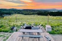 B&B Johnson City - Hill Country Escape & Companion Cabin - Bed and Breakfast Johnson City