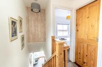 2-Bedroom Stylish, Cosy & Bright Cottage, Pet Friendly, Sleeps 5, Titchfield Village - by Blue Puffin Stays - Chambres d'hôtes Titchfield