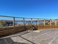 Seafront with Terrific View by AJF Dream Living - B&B Fjällbacka