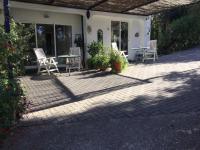 Finca el Rio, The Studio self catering with pool and hydrotherapy jacuzzi set in beautiful gardens, - B&B Guaro