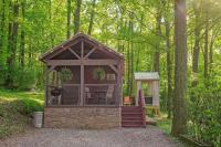Stefan Cabin Nature-nested Tiny Home Hot Tub - B&B Chattanooga