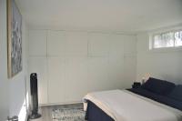 B&B Toronto - Entire Basement - 5 Guests 2 Bedrooms 3 Beds - Bed and Breakfast Toronto