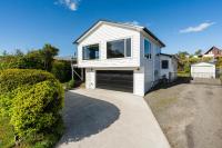 Scenic Lake Views - Taupo Holiday Home - Chambres d’hôtes Taupo