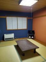 Habitación de estilo japonés con baño compartido