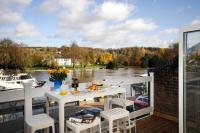 The Oars - Riverfront Property - Bed and Breakfast Henley-on-Thames