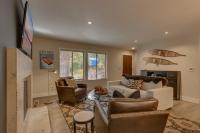 Antler House- Quiet, Charming Cabin w Cozy Fireplace, Close to Skiing - B&B