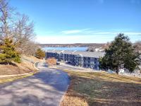 B Lakefront! Remodeled, Boat Slip, Patio Views, Pool, Boat Ramp, WIFI - Ferienwohnung Osage Beach