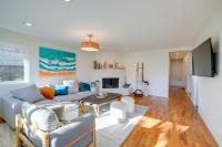Seaside Home with Hot Tub and Patio Close to Beaches! - B&B