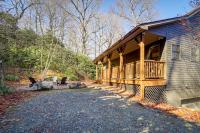 Blowing Rock Escape with Covered Deck and Fire Pit - B&B