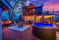 Creek, King Beds, Wow Views, Private, New, Patio, Spa, Close to Town - B&B