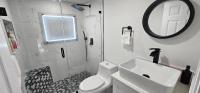 Perfect Location! Queen Room Near Malls, Dining & Stores! - B&B Tamarac