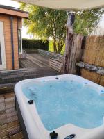 B&B St, Anna Land - Chalet 30 met jacuzzi - Bed and Breakfast St, Anna Land