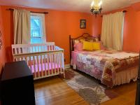 Chambre Lit Queen-Size avec Salle de Bains Commune