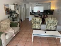 Modern 2 bedroom townhouse - Four Mile Beach Escapes - Bed and Breakfast